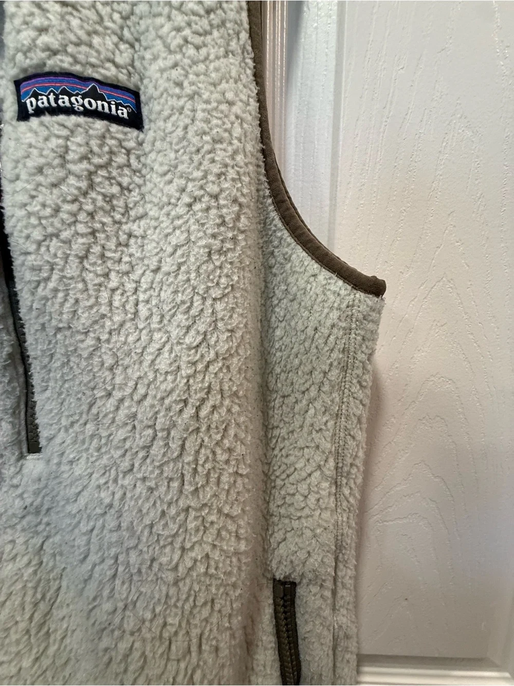 Women’s Patagonia Cream Retro Pile Sherpa Fleece Vest with Olive Trim